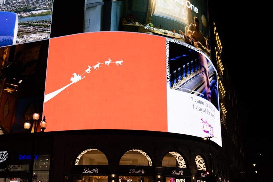 Медиафасад ТТК Донской — городские LED-экраны ночью